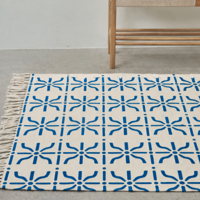 Beginning pattern rug in blue